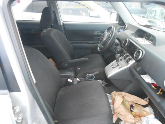 JTLKE50EX81014114 - 2008 TOYOTA SCION XB SILVER photo 5