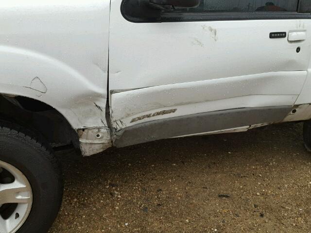 1FMYU60E02UB71165 - 2002 FORD EXPLORER S WHITE photo 9