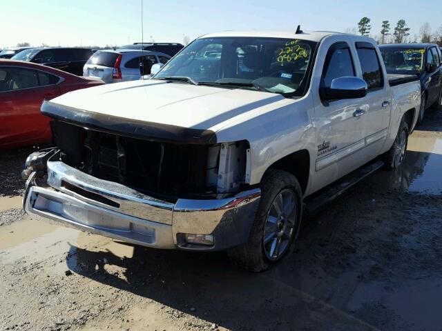 3GCPCSE08DG218361 - 2013 CHEVROLET SILVERADO WHITE photo 2