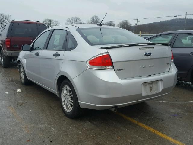 1FAHP3FN2AW266806 - 2010 FORD FOCUS SE SILVER photo 3