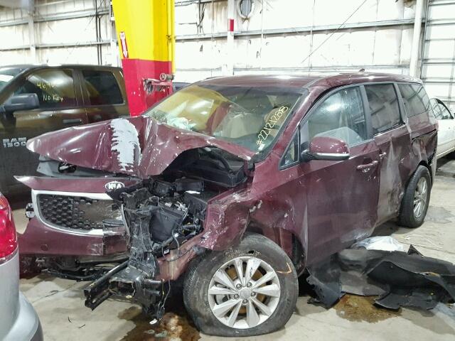 KNDMB5C19H6232585 - 2017 KIA SEDONA LX MAROON photo 2