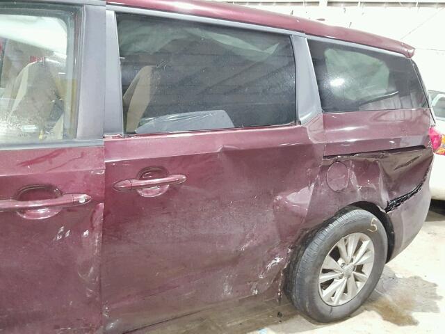 KNDMB5C19H6232585 - 2017 KIA SEDONA LX MAROON photo 9