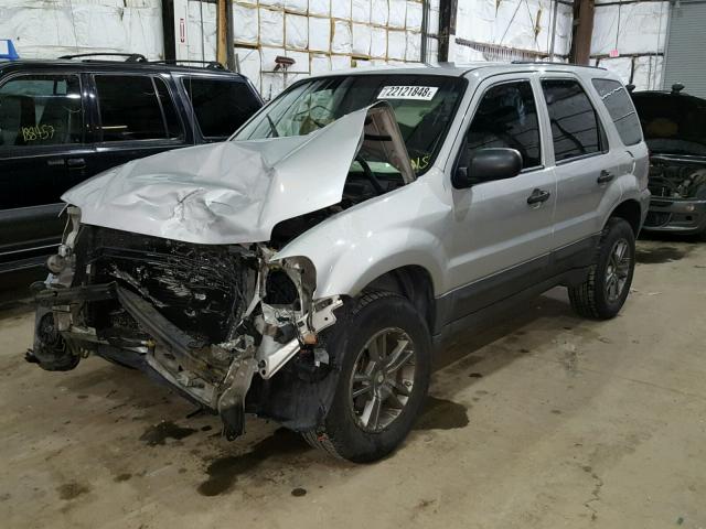 1FMYU92Z65KA17187 - 2005 FORD ESCAPE XLS SILVER photo 2