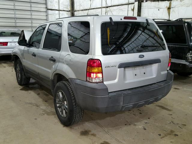 1FMYU92Z65KA17187 - 2005 FORD ESCAPE XLS SILVER photo 3