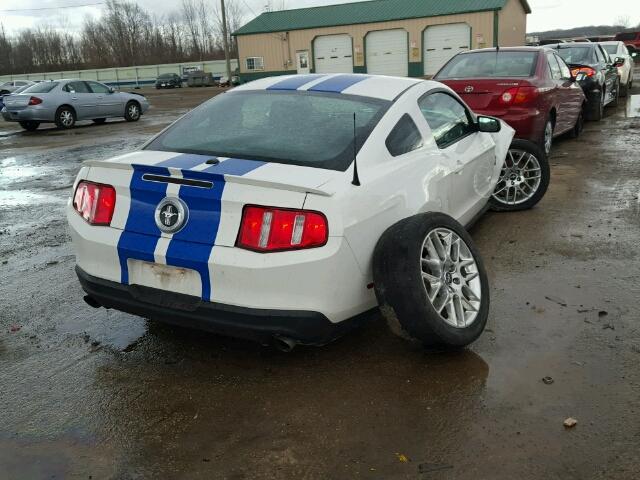 1ZVBP8AM4C5269496 - 2012 FORD MUSTANG WHITE photo 4