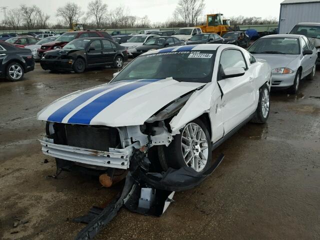 1ZVBP8AM4C5269496 - 2012 FORD MUSTANG WHITE photo 9