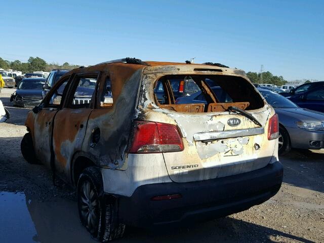 5XYKT4A2XBG176994 - 2011 KIA SORENTO BA BURN photo 3