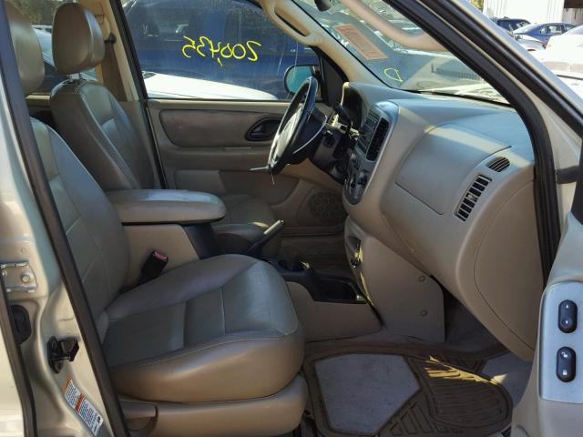 1FMCU04154KA53920 - 2004 FORD ESCAPE LIM GOLD photo 5