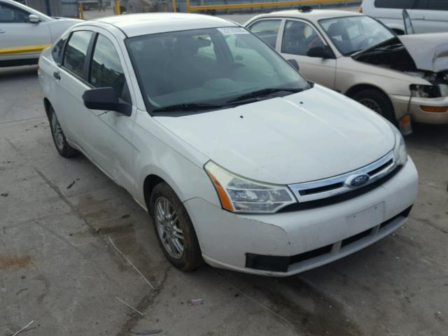 1FAHP35N59W230895 - 2009 FORD FOCUS SE WHITE photo 1