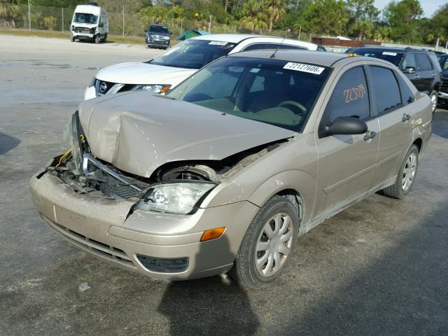 1FAFP34N06W201468 - 2006 FORD FOCUS ZX4 GOLD photo 2