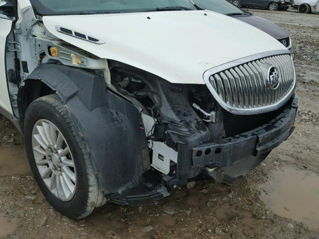 5GALRBED9AJ153998 - 2010 BUICK ENCLAVE CX WHITE photo 9