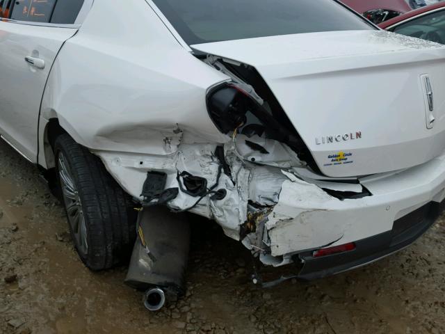 1LNHL9DKXDG606392 - 2013 LINCOLN MKS WHITE photo 9