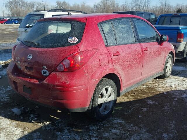 3N1BC13E98L365002 - 2008 NISSAN VERSA S RED photo 4