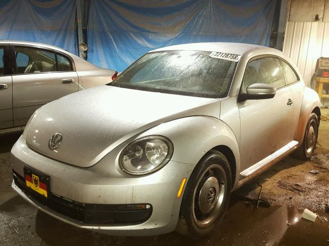 3VWF17AT6FM656330 - 2015 VOLKSWAGEN BEETLE 1.8 SILVER photo 2