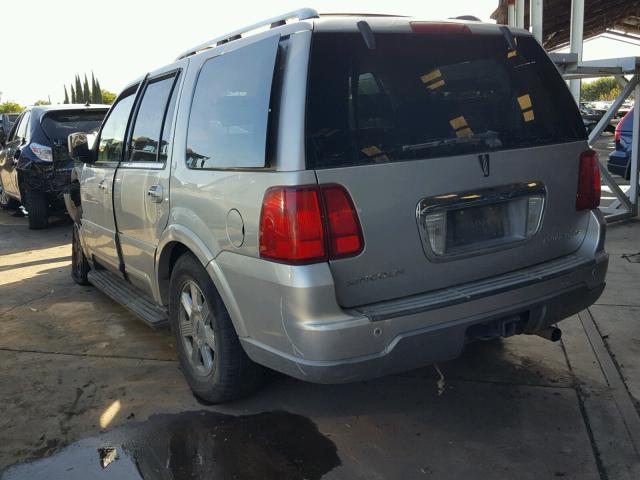 5LMFU27R24LJ07563 - 2004 LINCOLN NAVIGATOR SILVER photo 3