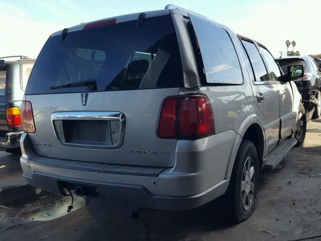 5LMFU27R24LJ07563 - 2004 LINCOLN NAVIGATOR SILVER photo 4