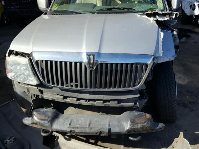 5LMFU27R24LJ07563 - 2004 LINCOLN NAVIGATOR SILVER photo 7