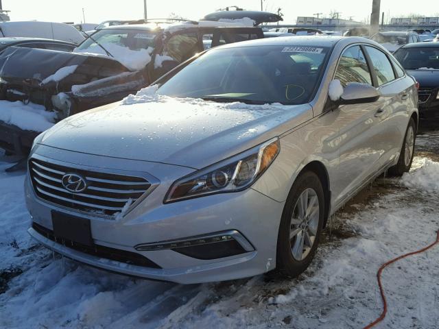 5NPE24AF7FH181040 - 2015 HYUNDAI SONATA SE SILVER photo 2