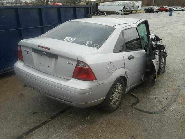 1FAFP34N85W178505 - 2005 FORD FOCUS ZX4 SILVER photo 4