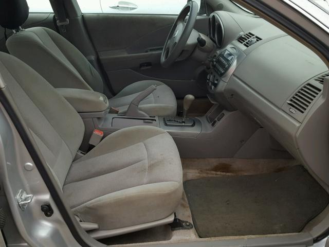 1N4AL11D34C123224 - 2004 NISSAN ALTIMA BAS SILVER photo 5