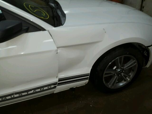 1ZVBP8EN7A5111721 - 2010 FORD MUSTANG WHITE photo 9