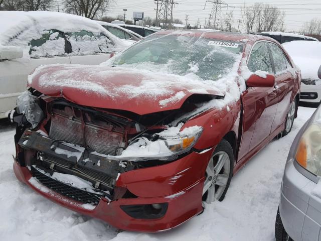 4T1BF3EK8AU086635 - 2010 TOYOTA CAMRY BASE RED photo 2