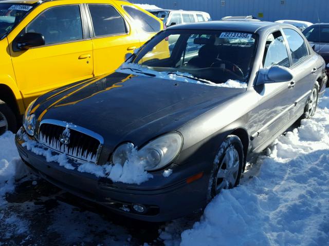 KMHWF25S62A576327 - 2002 HYUNDAI SONATA GRAY photo 2