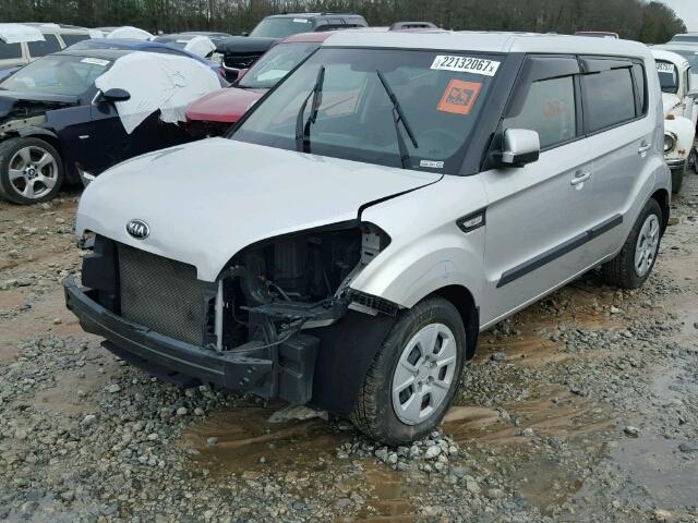 KNDJT2A59D7760457 - 2013 KIA SOUL SILVER photo 2