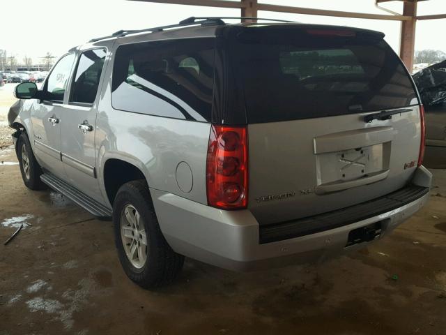 1GKUCHE02AR242693 - 2010 GMC YUKON XL C SILVER photo 3