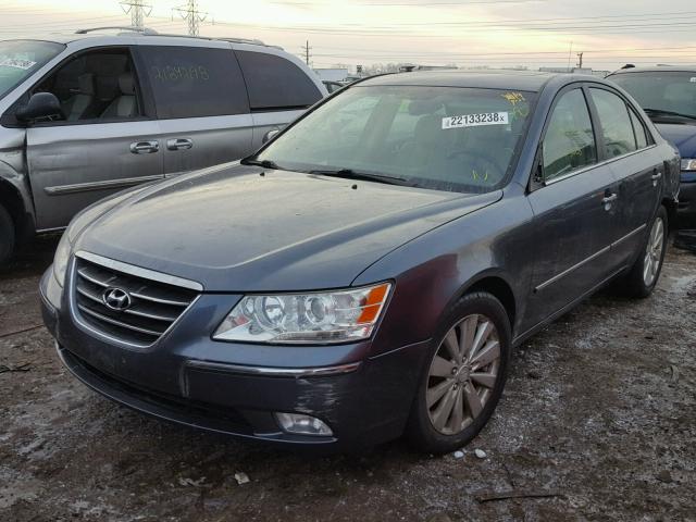 5NPEU46F69H457926 - 2009 HYUNDAI SONATA SE BLUE photo 2