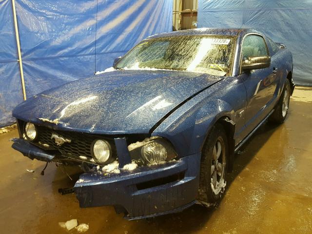 1ZVFT82H375276072 - 2007 FORD MUSTANG GT BLUE photo 2