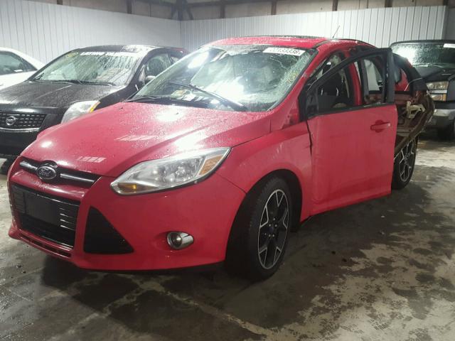 1FAHP3K22CL209733 - 2012 FORD FOCUS SE RED photo 2