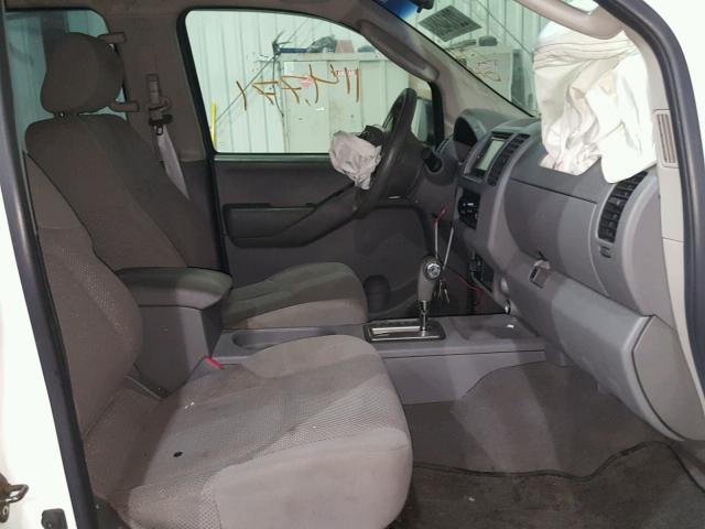 1N6AD07W58C437356 - 2008 NISSAN FRONTIER C WHITE photo 5