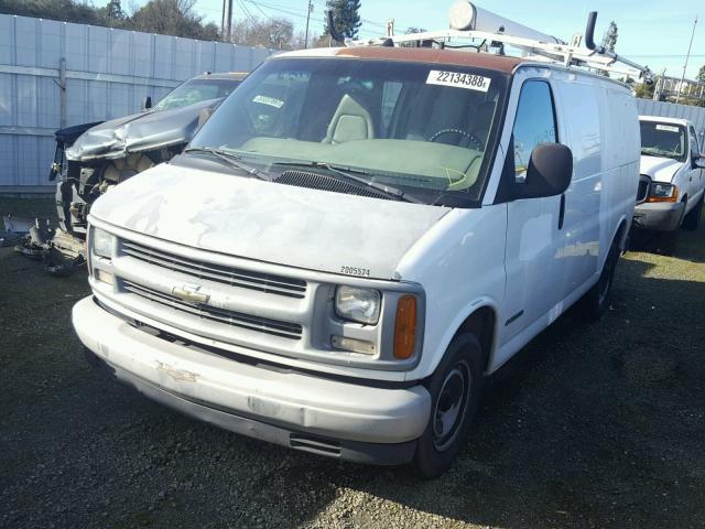 1GCFG25W3Y1244469 - 2000 CHEVROLET EXPRESS G2 WHITE photo 2