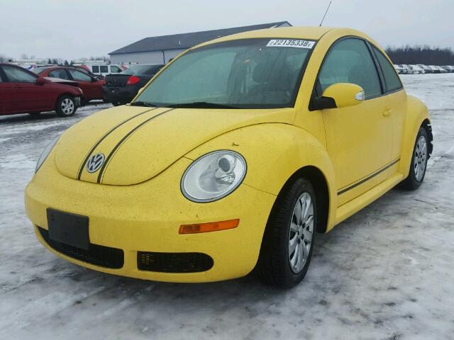 3VWPG3AG5AM018285 - 2010 VOLKSWAGEN NEW BEETLE YELLOW photo 2