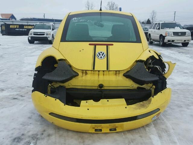 3VWPG3AG5AM018285 - 2010 VOLKSWAGEN NEW BEETLE YELLOW photo 9