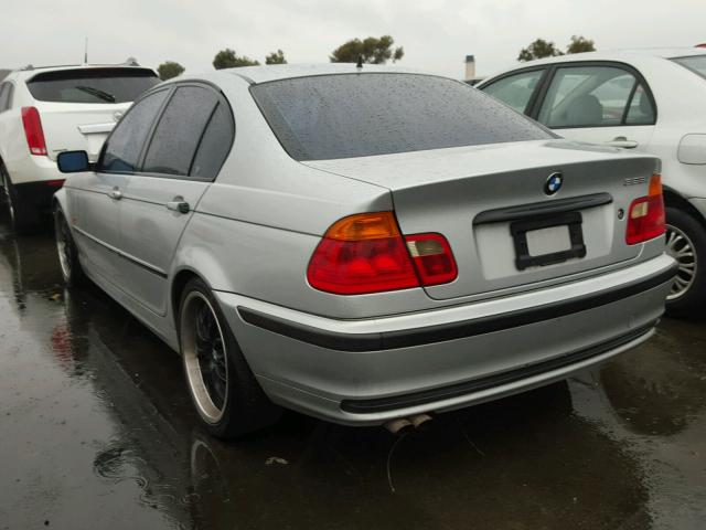 WBAAM3349YCA87979 - 2000 BMW 323 I SILVER photo 3