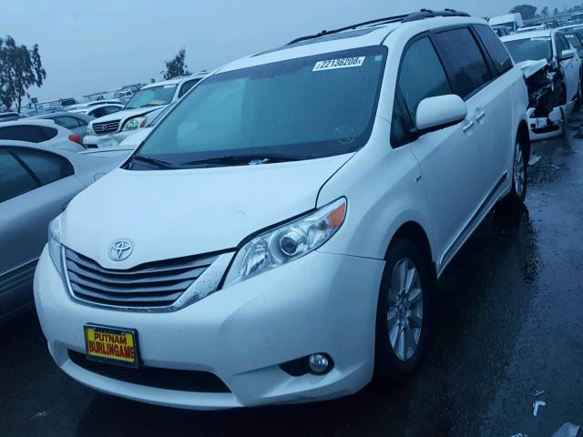 5TDDZ3DC6HS182843 - 2017 TOYOTA SIENNA XLE WHITE photo 2