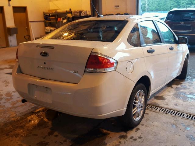 1FAHP35N69W230873 - 2009 FORD FOCUS SE WHITE photo 4