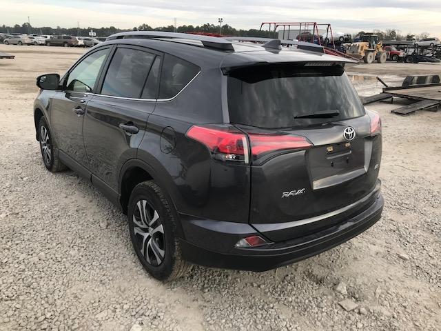 JTMZFREV1HJ105070 - 2017 TOYOTA RAV4 LE GRAY photo 3