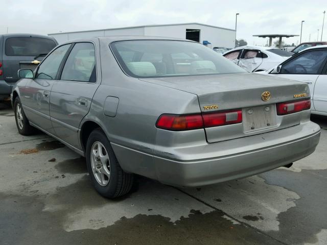 JT2BG22K8W0111699 - 1998 TOYOTA CAMRY CE TAN photo 3