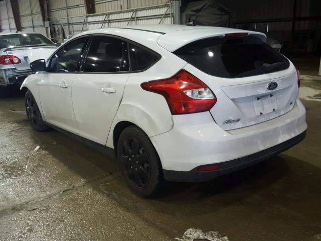 1FAHP3K2XCL182720 - 2012 FORD FOCUS SE WHITE photo 3