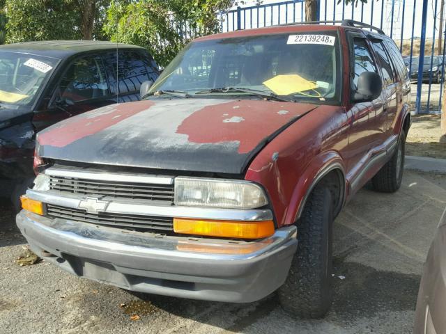 1GNDT13WXW2182387 - 1998 CHEVROLET BLAZER RED photo 2