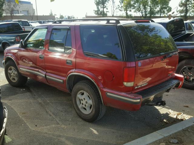 1GNDT13WXW2182387 - 1998 CHEVROLET BLAZER RED photo 3