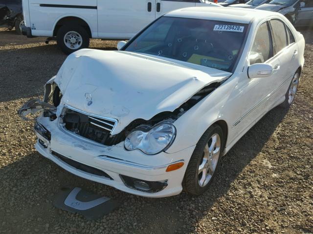 WDBRF52H57F861167 - 2007 MERCEDES-BENZ C 230 WHITE photo 2