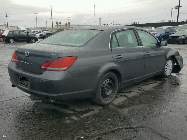 4T1BK36B48U305210 - 2008 TOYOTA AVALON XL GRAY photo 4