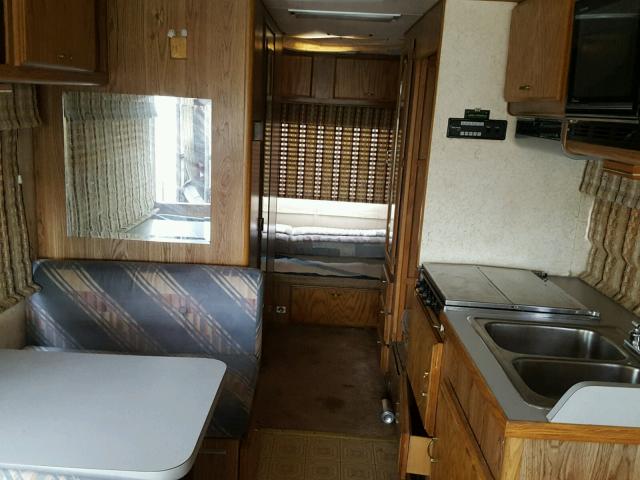 1GBKP37W5J3340362 - 1989 DOLP MOTORHOME WHITE photo 6