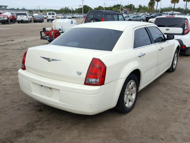 2C3KA43RX7H618900 - 2007 CHRYSLER 300 CREAM photo 4