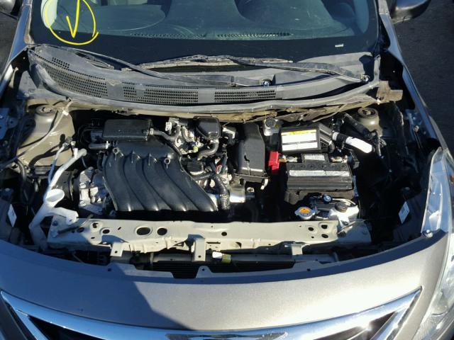 3N1CN7AP0GL894830 - 2016 NISSAN VERSA S GRAY photo 7