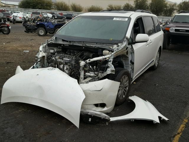 5TDYK3DC7FS669990 - 2015 TOYOTA SIENNA XLE WHITE photo 2